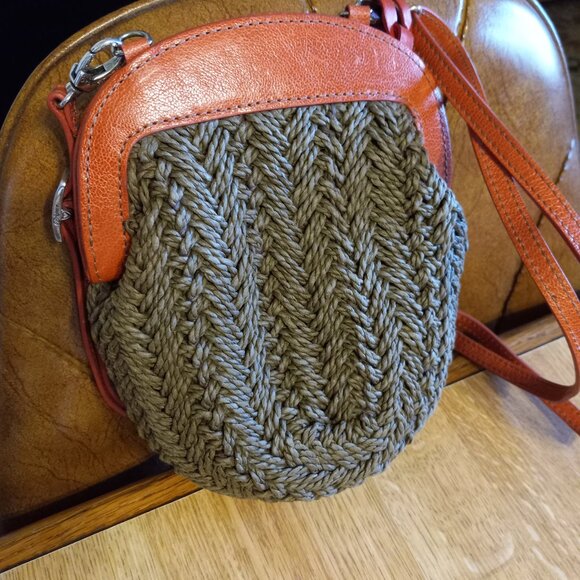 AUTHENTIC Brighton Wicker w Leather Trim & Flower Crossbody Bag Handbag Purse - Picture 4 of 9